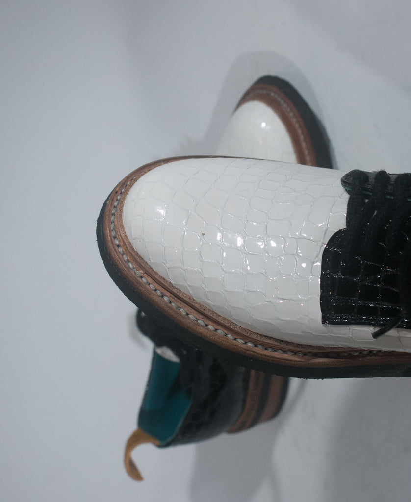 no.1050 runway derby shoe patent black + white croc 7W